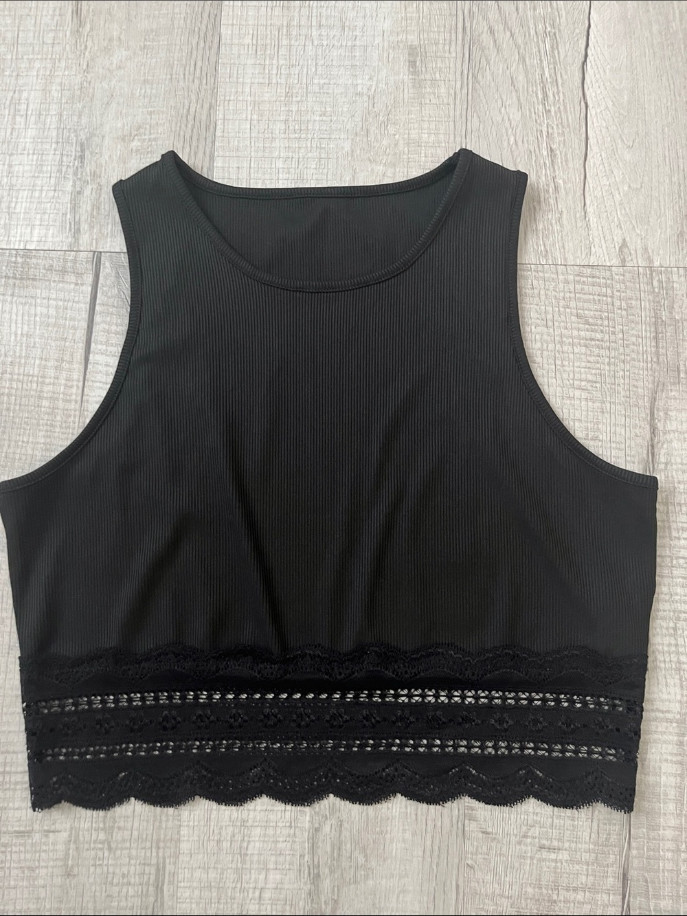Bundle of 2 SHEIN Black and White Lace-Hem Ribbed Crop Tank Tops - Picture 4 of 5